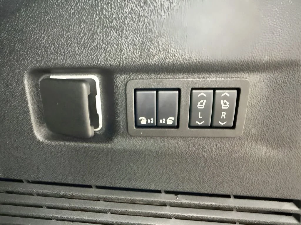 Used 2025 Summit White GMC Denali image 10