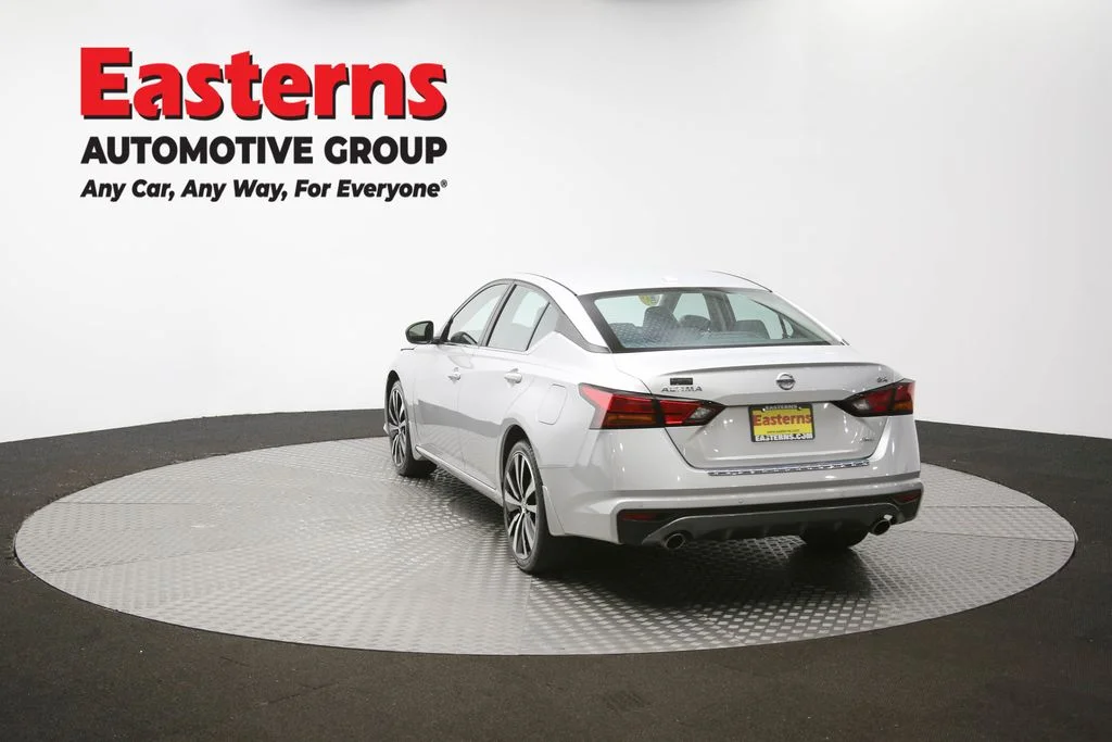 Used 2022 Silver Nissan 2.5 SR image 62