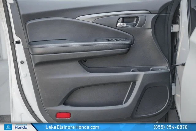 Used 2017 White Diamond Pearl Honda EX-L image 13