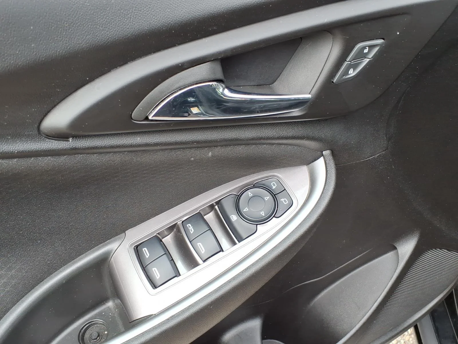 Used 2025 Mosaic Black Metallic Chevrolet LT image 12