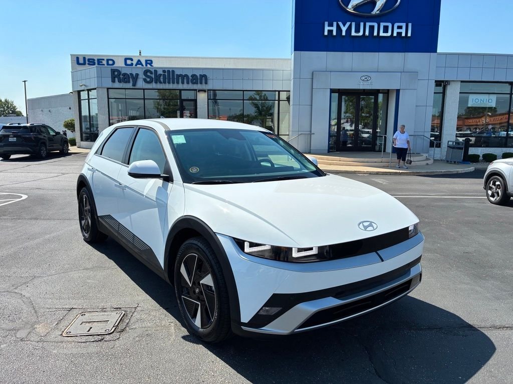 New 2026 White Hyundai SE image 2