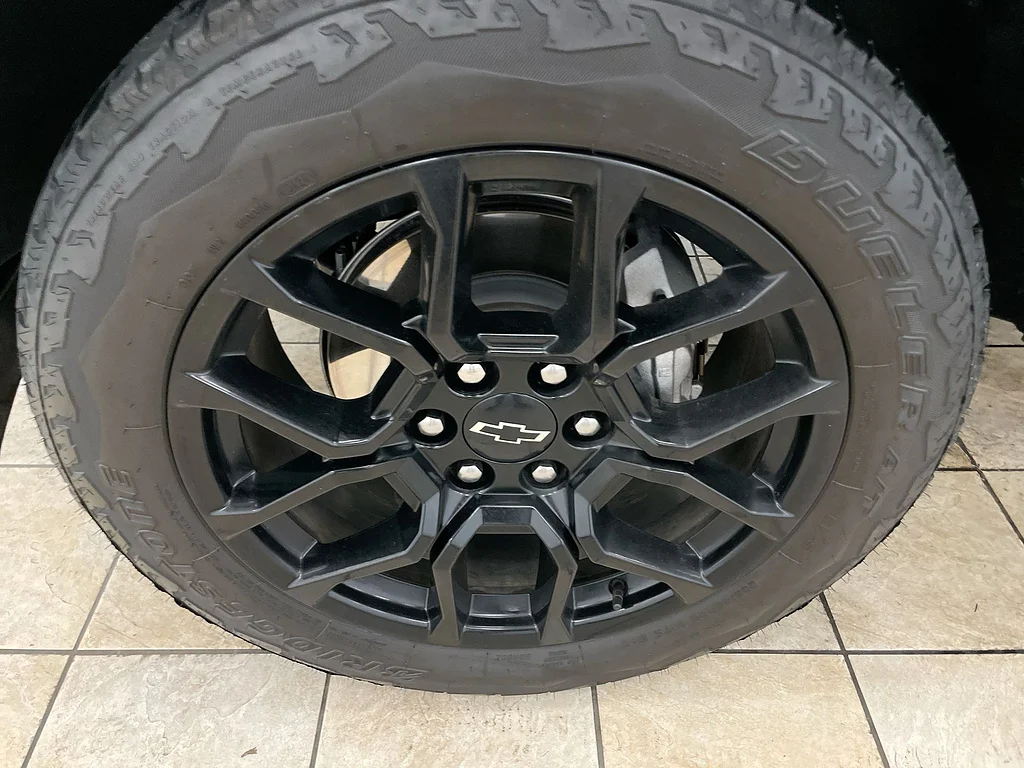 Used 2025 Sterling Gray Metallic Chevrolet Z71 image 33