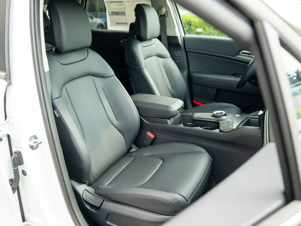 New 2026 Snow White Pearl Kia EX image 9
