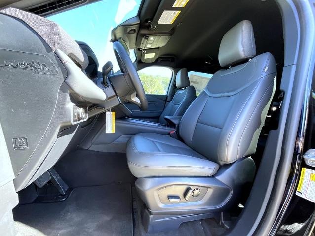 New 2027 Agate Black Metallic Ford Active image 40
