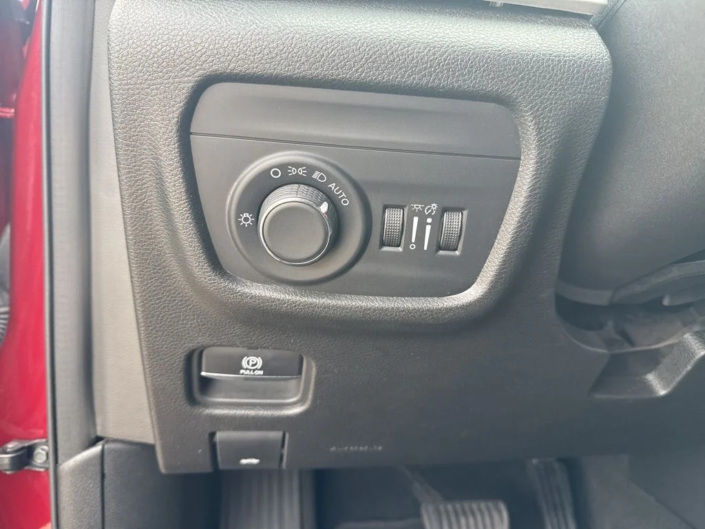 Used 2024 Red Jeep Altitude image 8