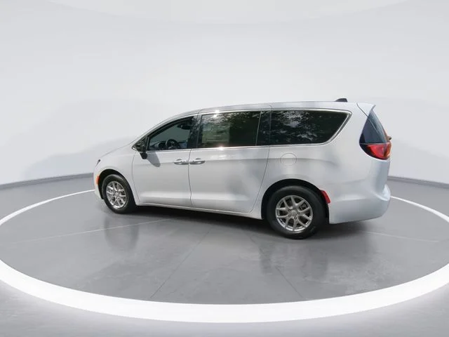 New 2025 Bright White Clear-Coat Exterior Paint Chrysler LX image 6