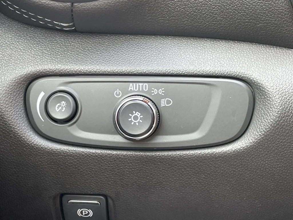 Used 2022 Black Chevrolet LT image 17