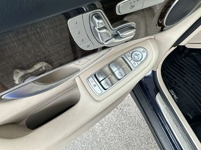 Used 2019 Blue Mercedes-Benz GLC 300 image 13