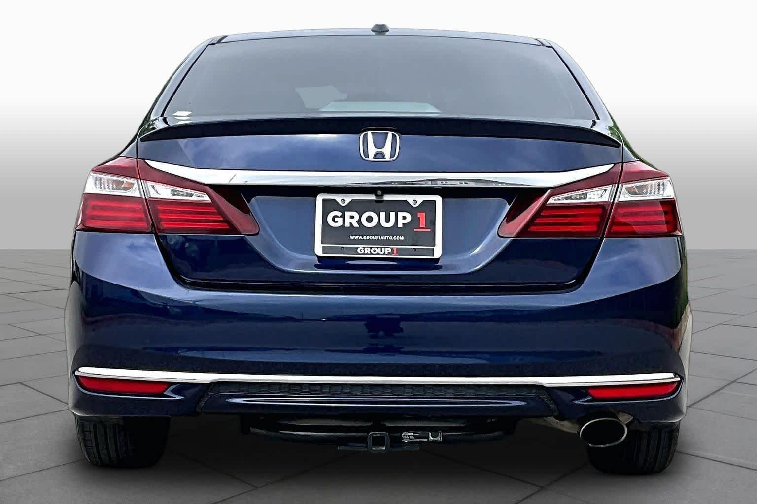 Used 2017 Obsidian Blue Pearl Honda EX-L image 5