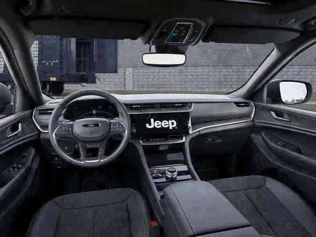New 2026 Silver Zynith Exterior Paint Jeep Altitude image 99