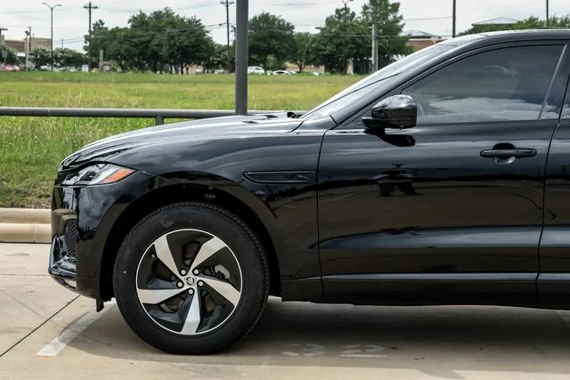 2026 Jaguar F-Pace R-Dynamic S - Photo 14