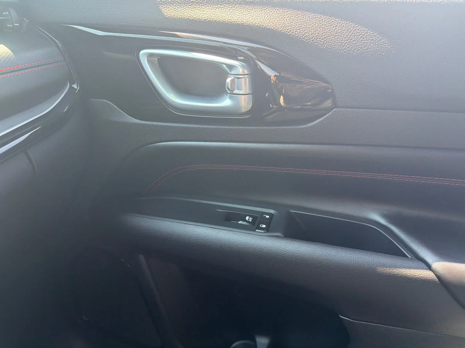 Used 2025 Silver Zynith Metallic Clearcoat Jeep Trailhawk image 29