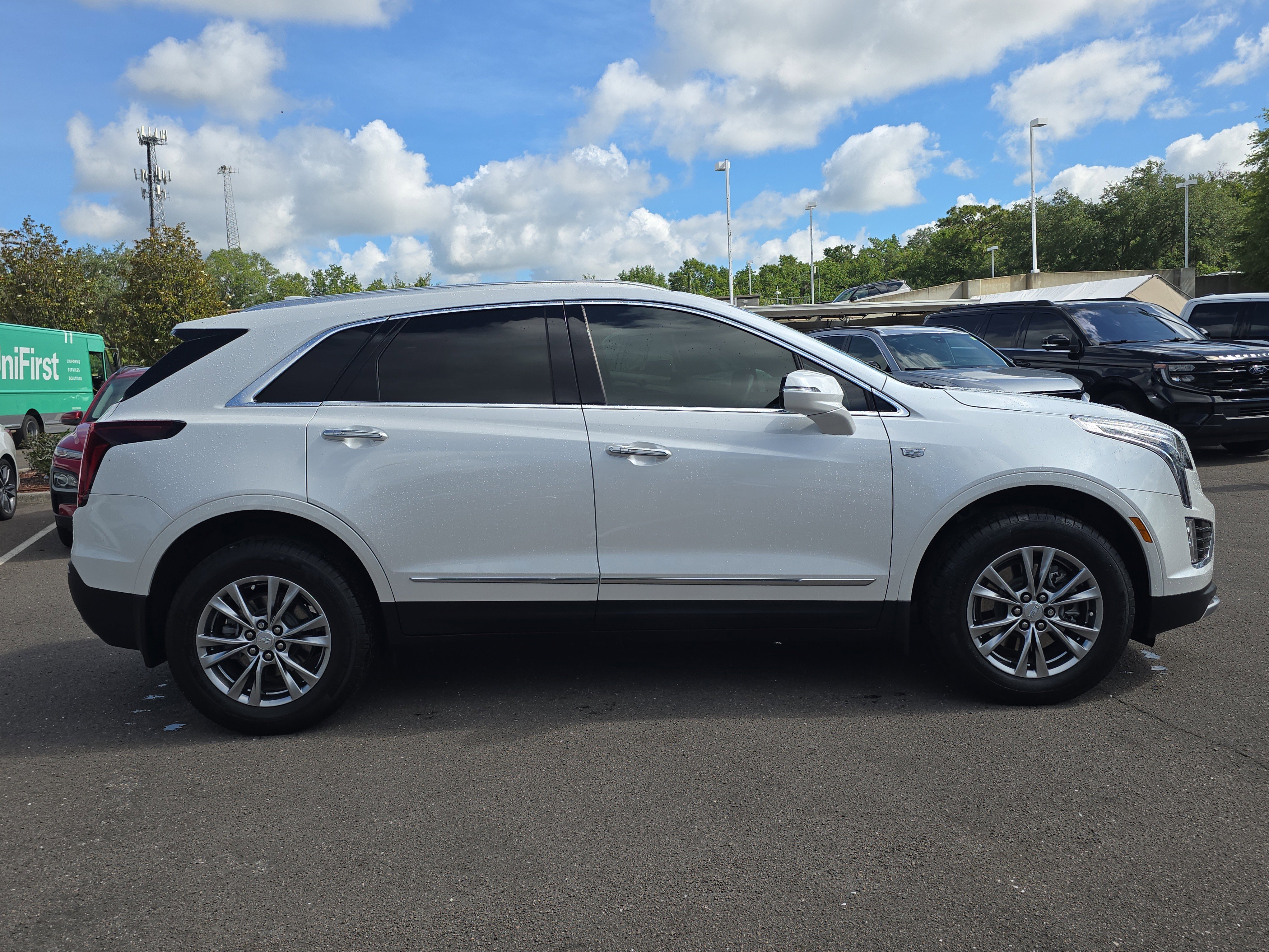 Used 2022 Crystal White Tricoat Cadillac FWD Premium Luxury image 9