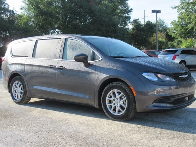 2023 Chrysler Voyager LX's photo