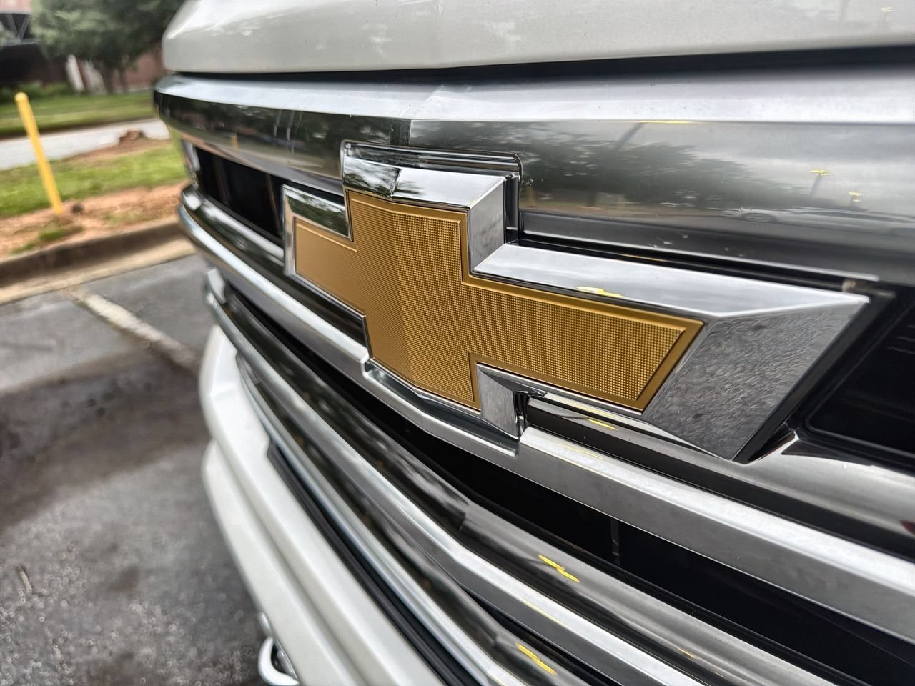 Used 2024 Iridescent Pearl Tricoat Chevrolet High Country image 26