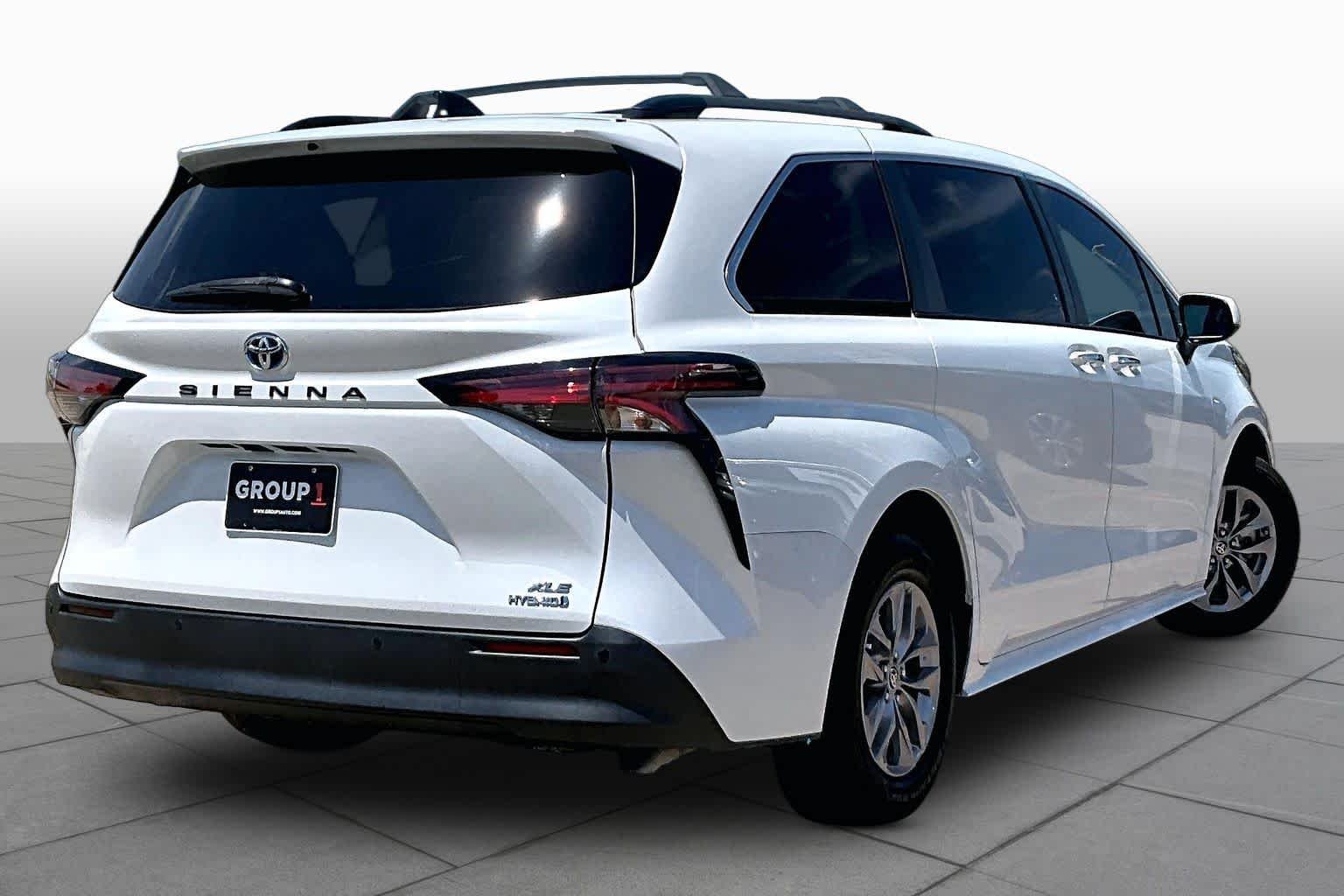Used 2022 Wind Chill Pearl Toyota XLE image 13