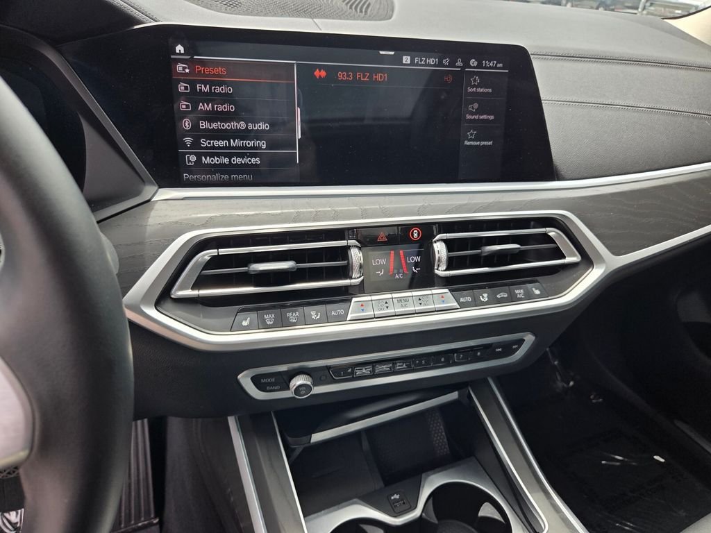 Used 2021 White BMW xDrive40i image 27