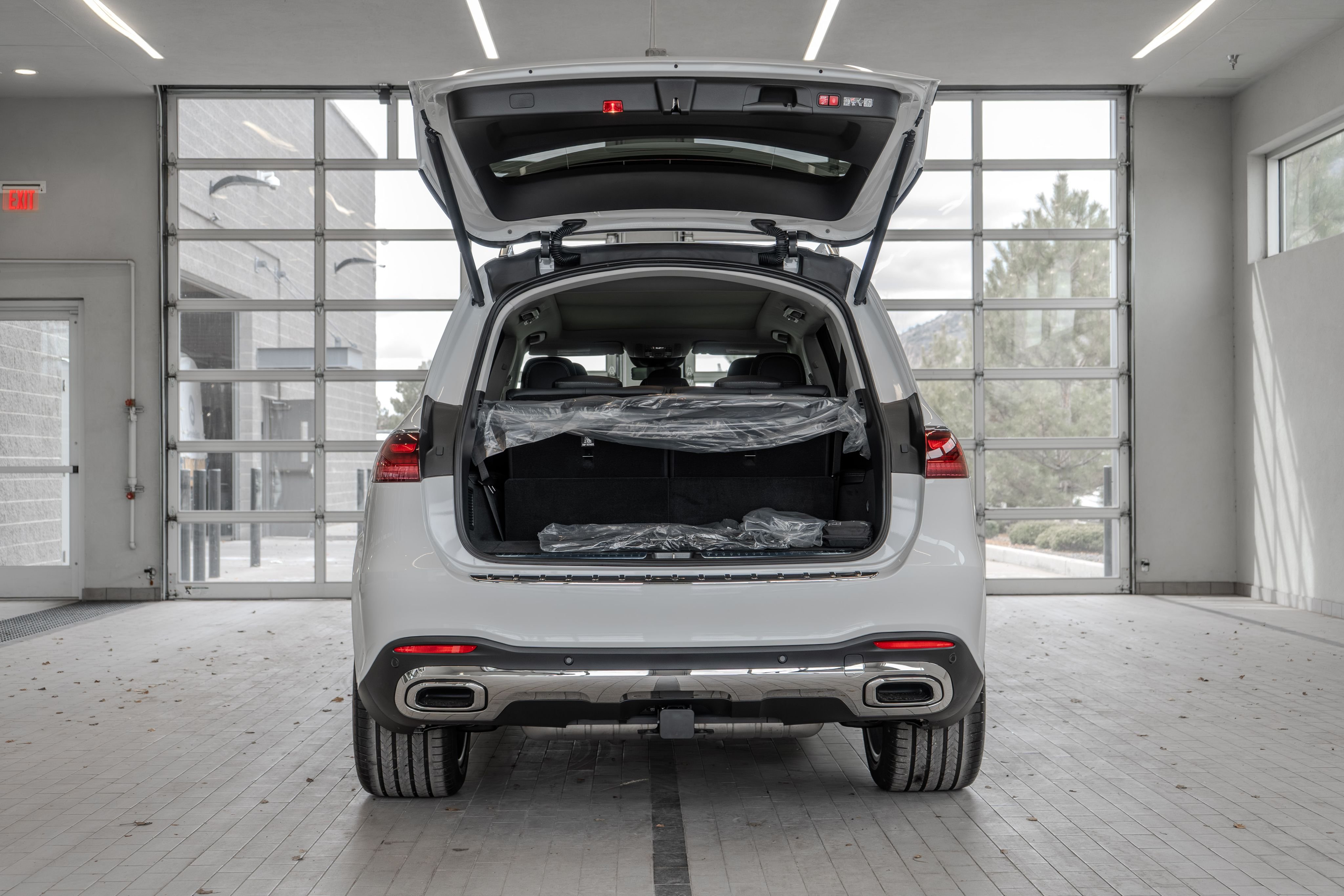 New 2026 MANUFAKTUR Moonlight White Metallic Mercedes-Benz GLS 450 image 16