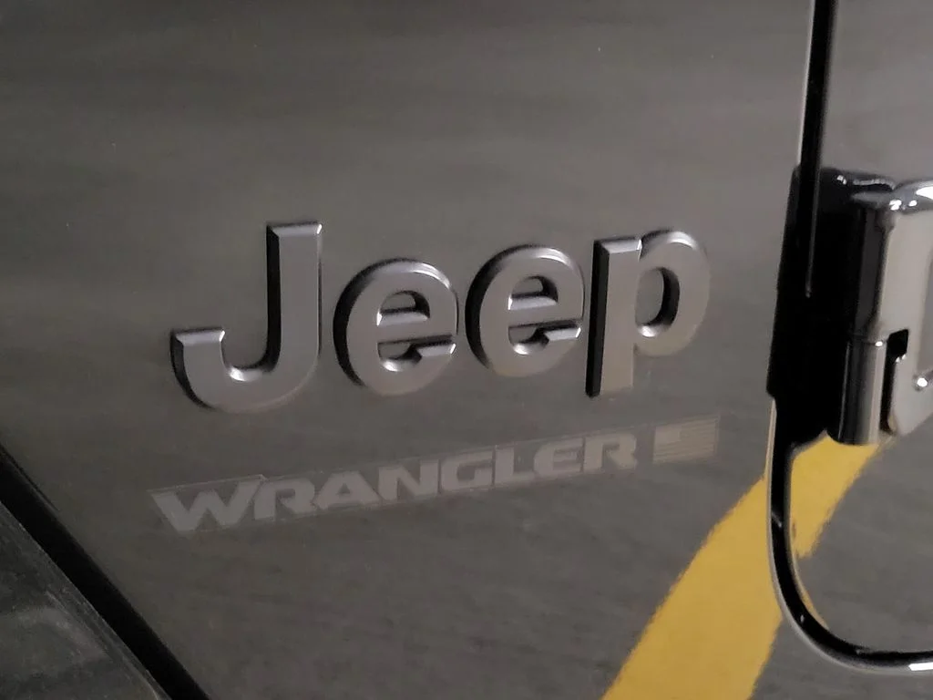 New 2026 Black Clear-Coat Exterior Paint Jeep Sahara image 21