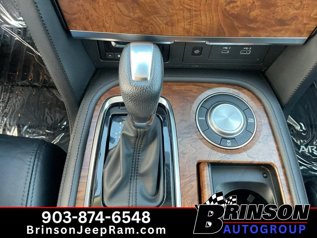 Used 2024 Aspen White Tricoat Nissan SL image 32