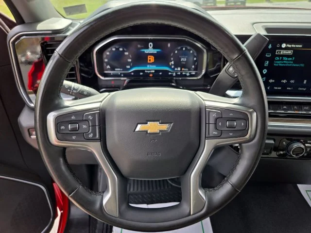 Used 2025 Red Chevrolet LT image 31