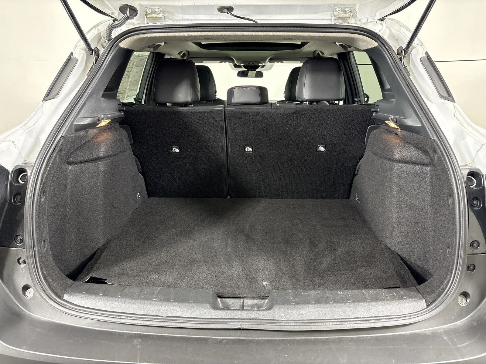 Used 2025 Aspen White Tricoat Nissan SR image 20