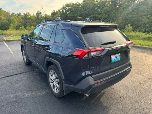 Used 2024  Toyota XLE Premium image 5