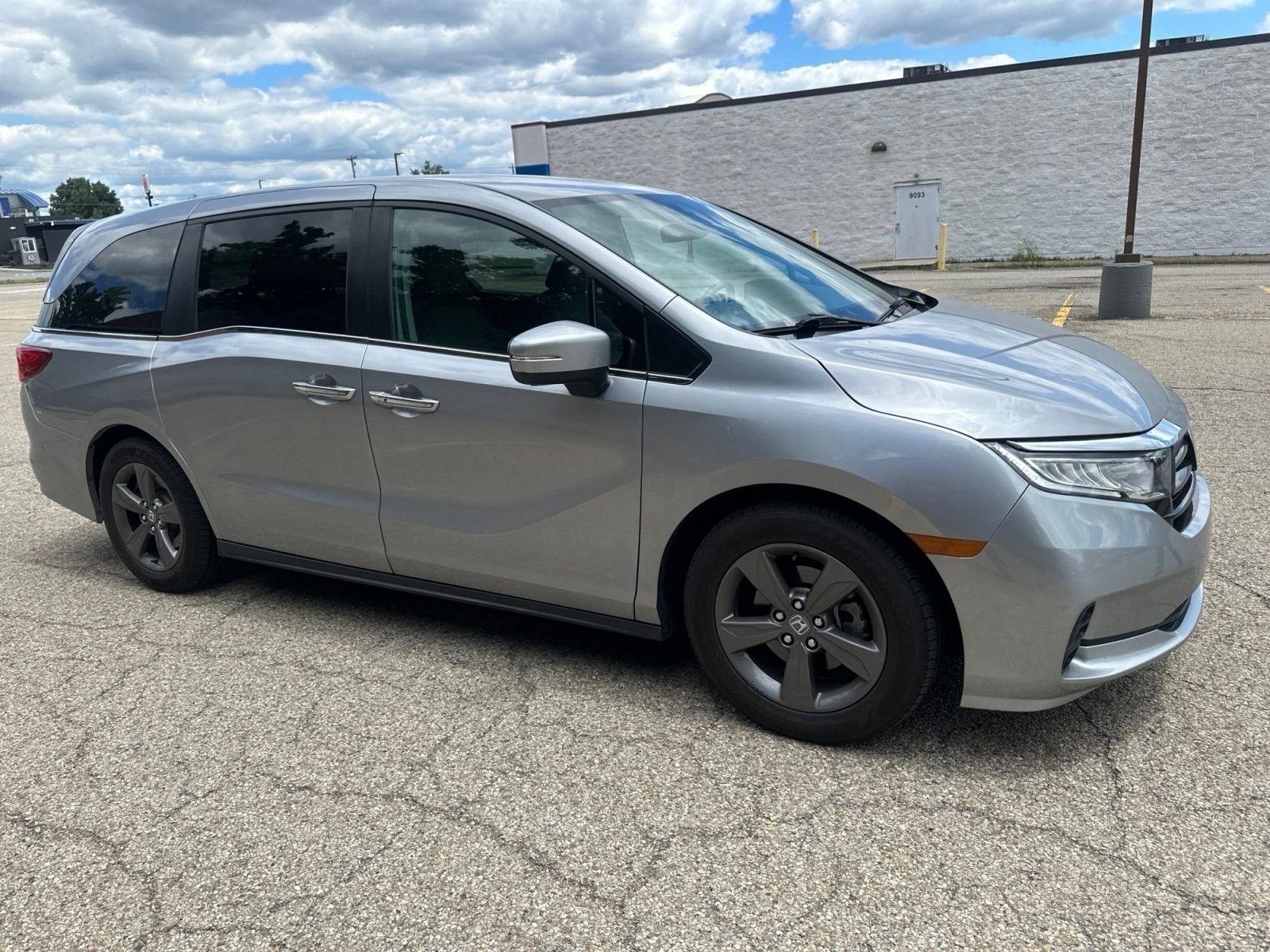Used 2021 Lunar Silver Metallic Honda EX image 16