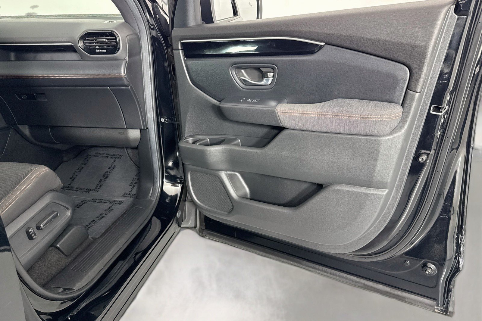 Used 2024 CRYSTAL BLACK Honda Sport AWD image 24