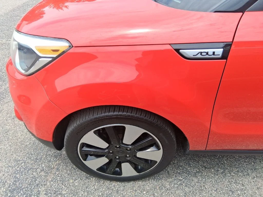 Used 2019 Red Kia Plus image 9