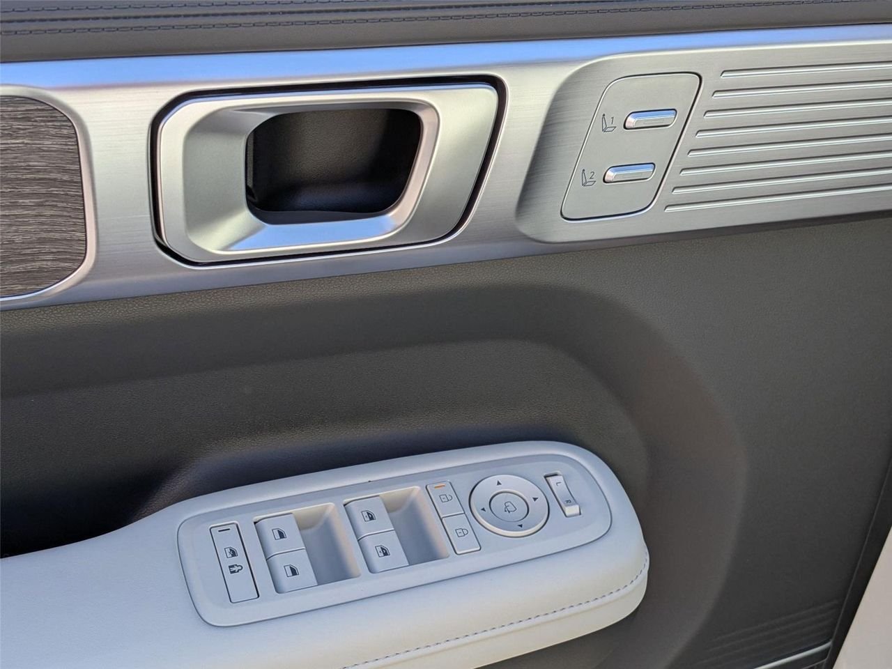 2026 Hyundai Santa Fe Limited - Photo 12