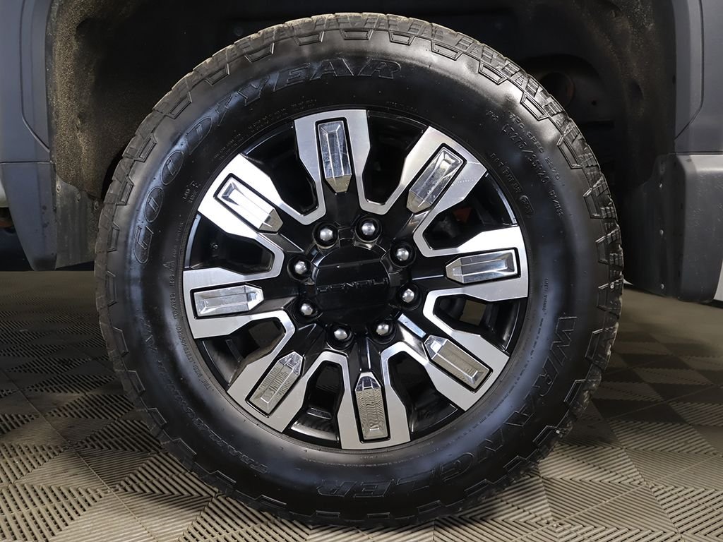 Used 2024 White GMC Denali image 21