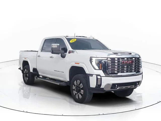 Used 2025 White GMC Denali image 3