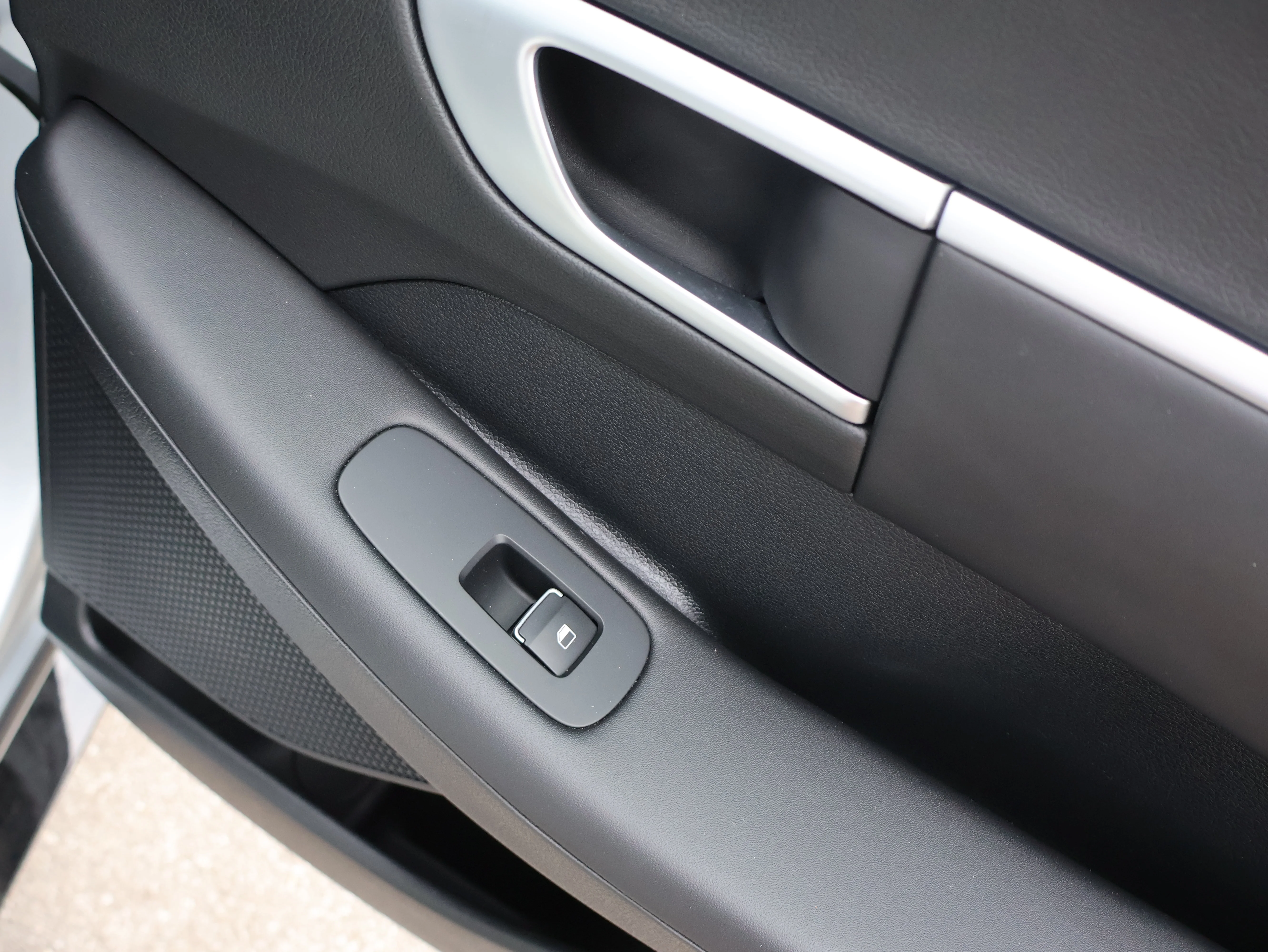 Used 2025 Aero Silver Hyundai SEL image 14