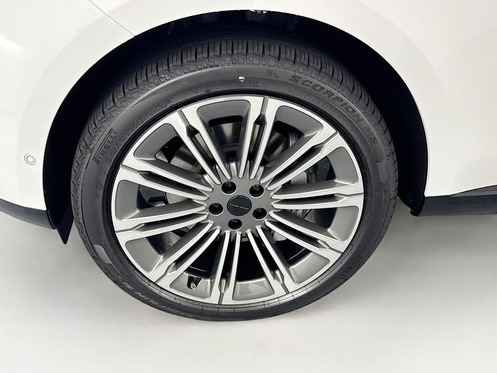 New 2026 Fuji White Land Rover SE image 33