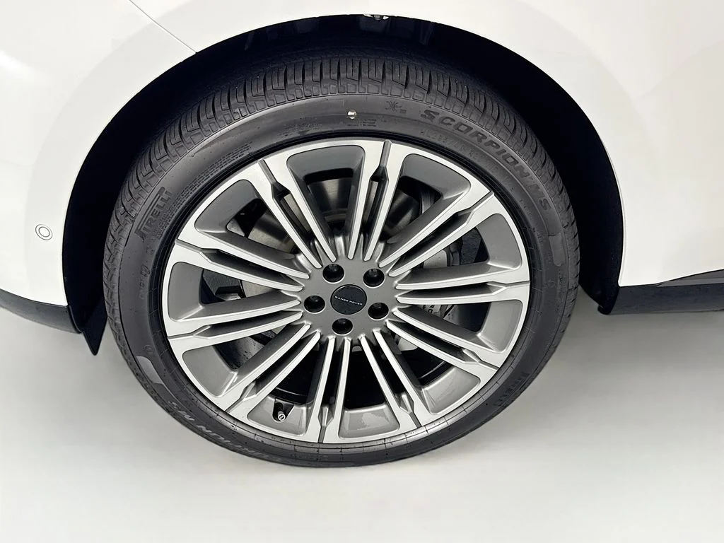 New 2026 Fuji White Land Rover SE image 33