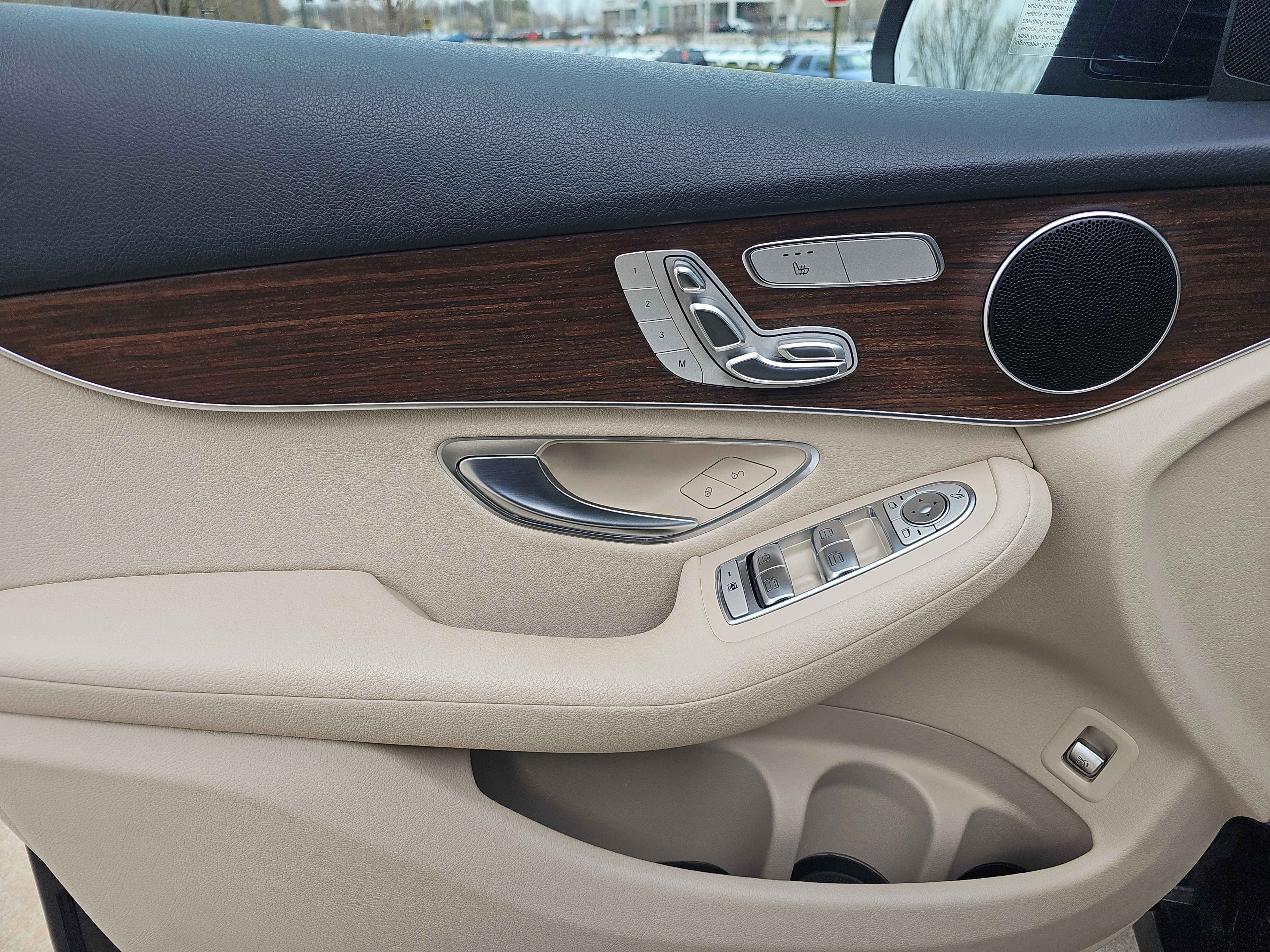2021 Mercedes-Benz GLC GLC300 - Photo 11