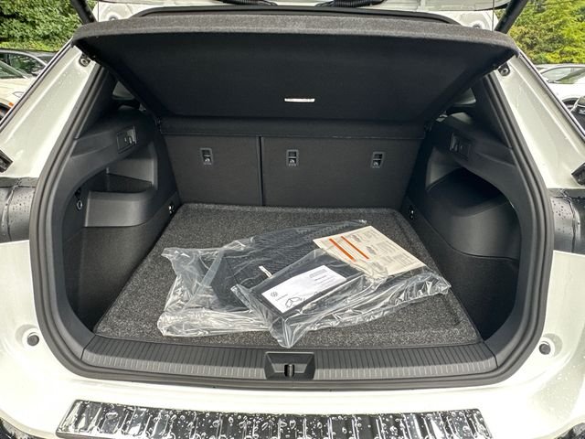 New 2026 White Volkswagen 2.0T SEL R-Line Turbo image 18