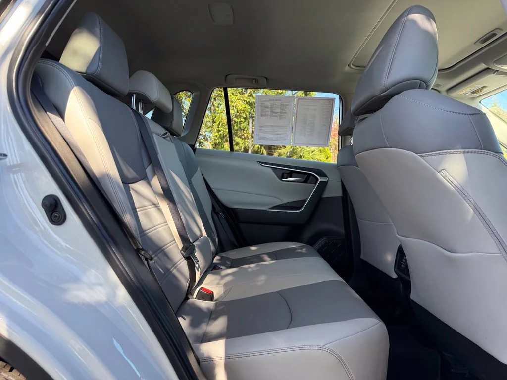 Used 2025 Pearl Toyota XLE Premium image 18