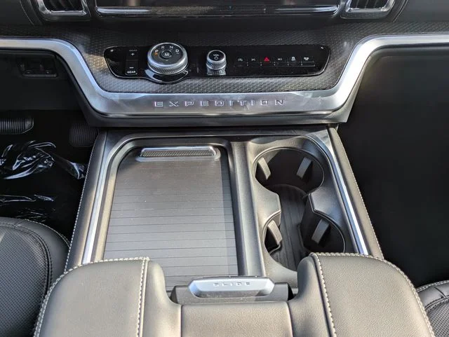 New 2027 Star White Metallic Tri-Coat Ford Platinum image 19