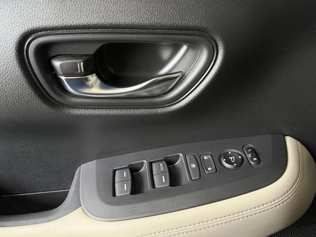Used 2023  Honda LX image 26