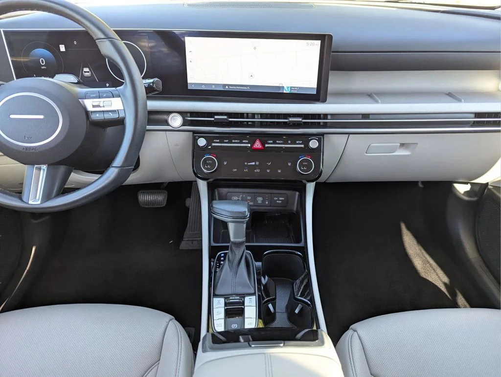 Used 2025 White Hyundai SEL Convenience image 38