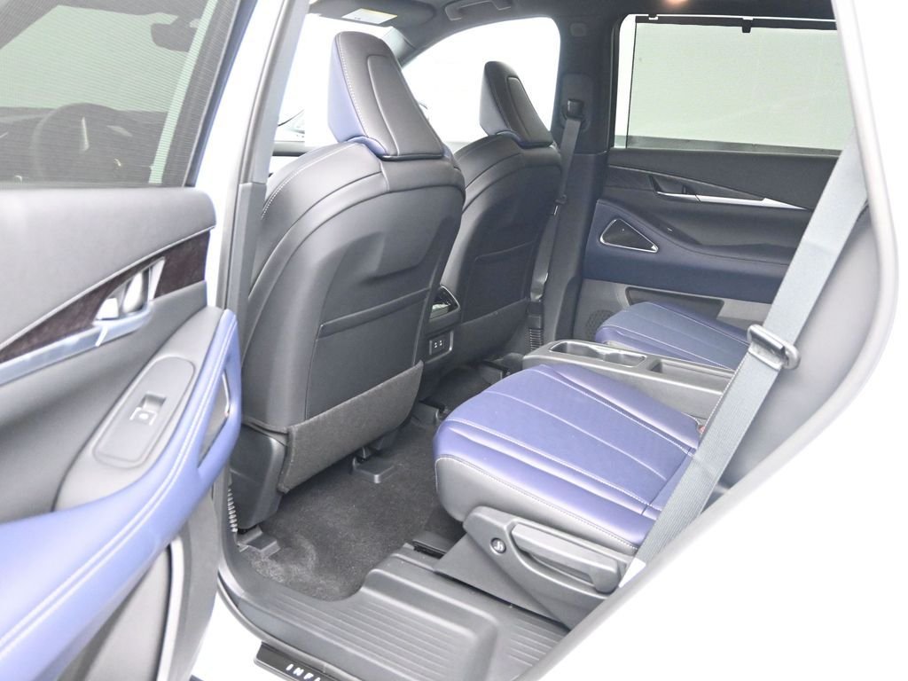 Used 2026 White INFINITI SPORT image 11