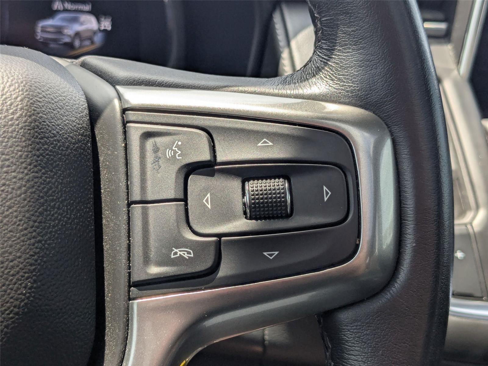 Used 2022 Black Chevrolet Z71 image 16
