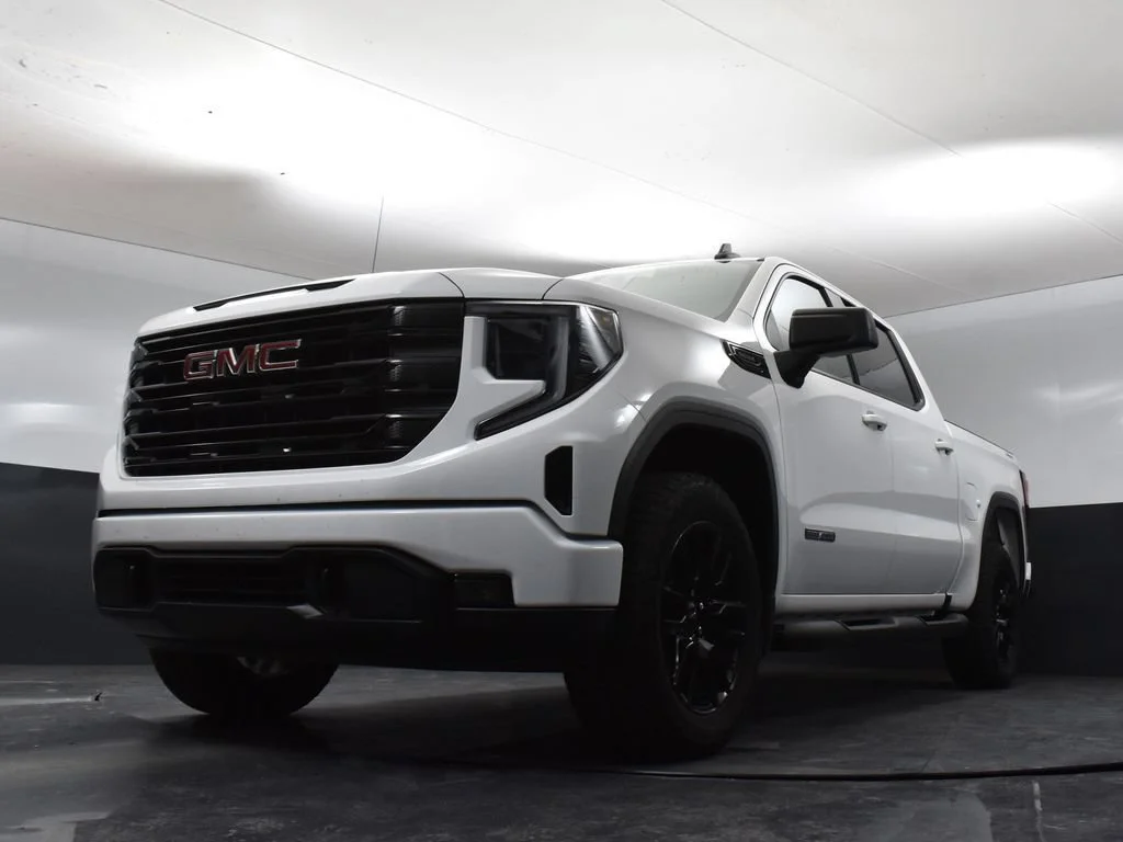 New 2026 Summit White GMC Elevation image 29