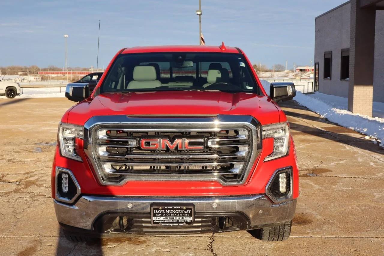 Used 2022 Cardinal Red GMC SLT image 8