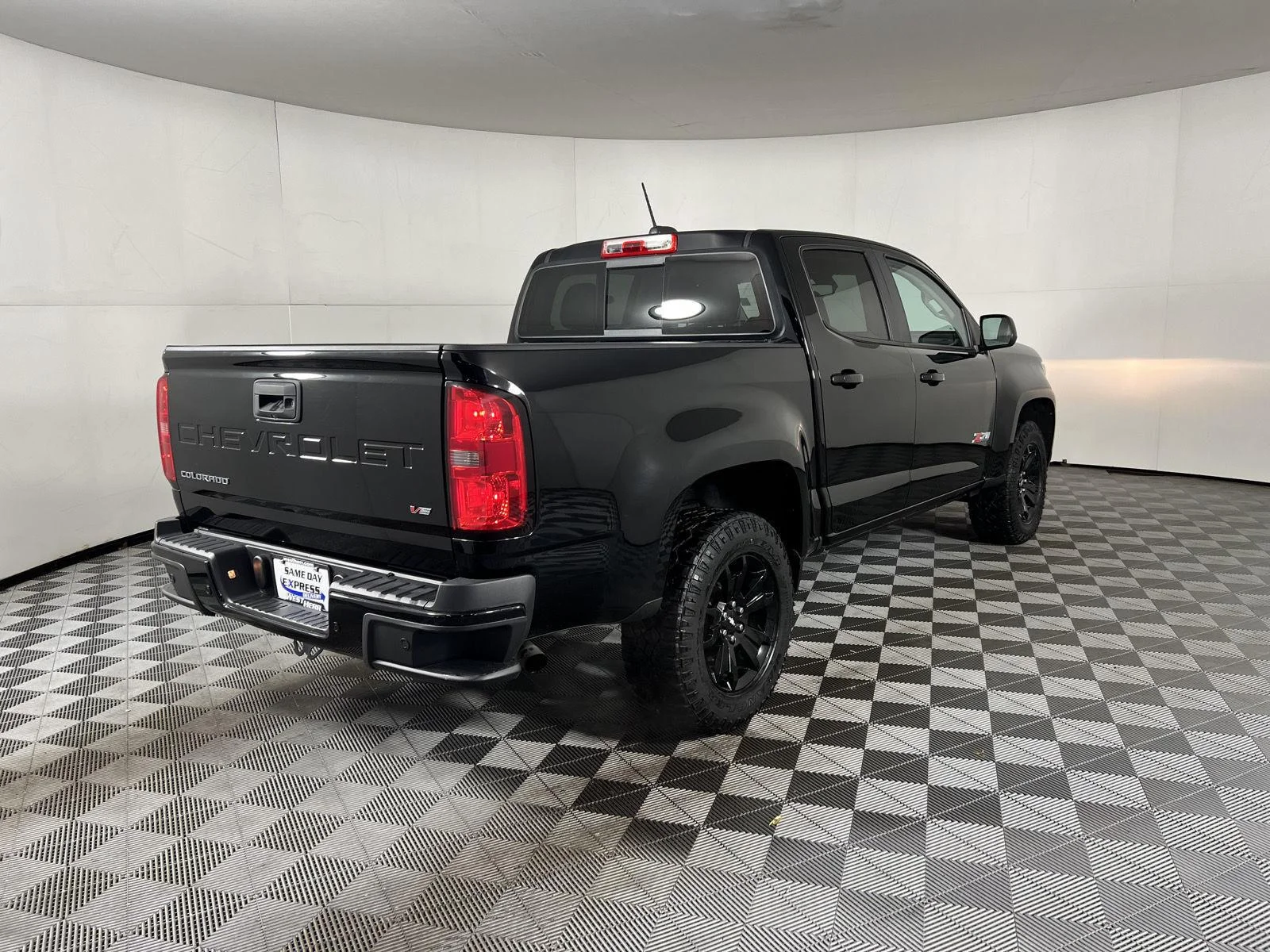 Used 2022 Black Chevrolet 4WD Z71 image 9