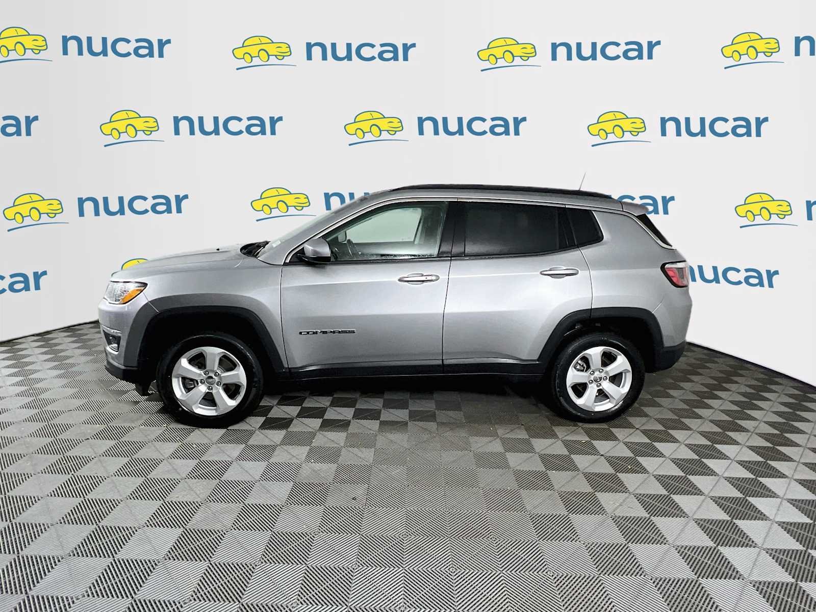 Used 2020 Billet Silver Metallic Clearcoat Jeep Latitude image 4