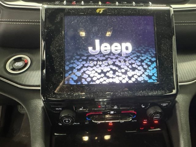 Used 2024 Gray Jeep Altitude X image 15