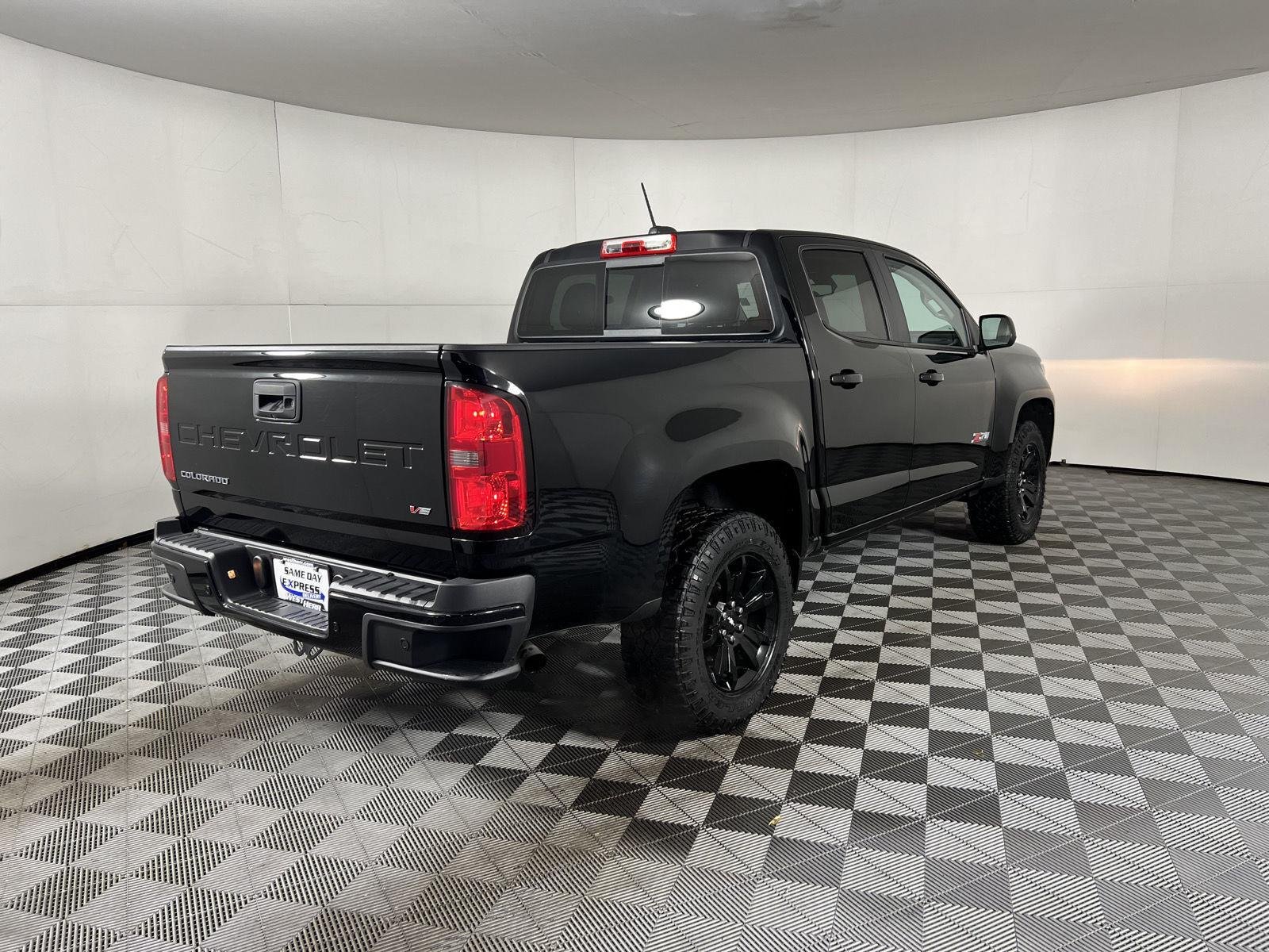 Used 2022 Black Chevrolet 4WD Z71 image 9